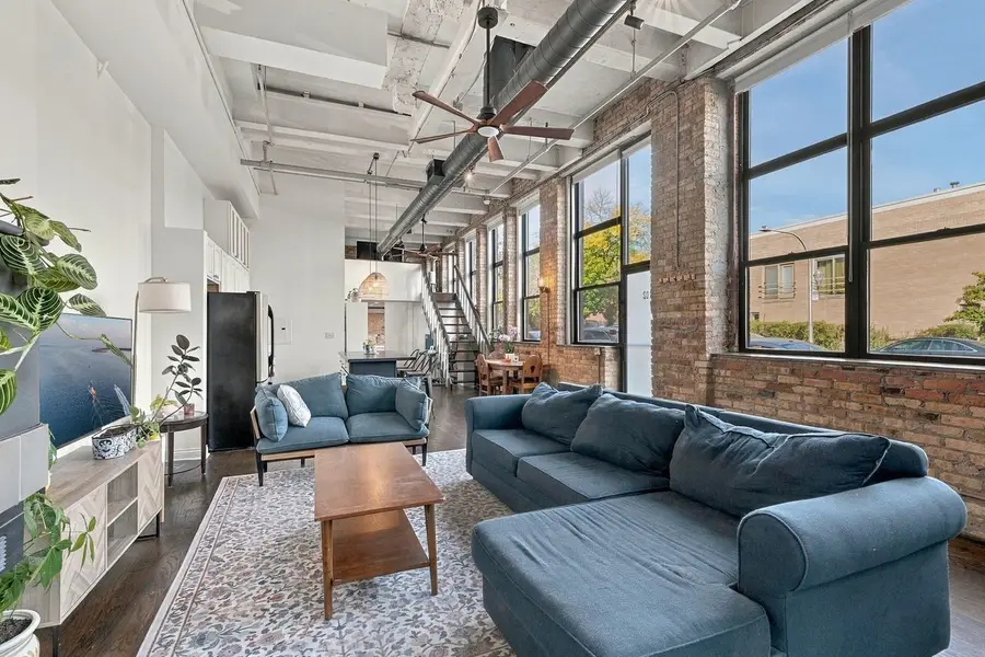 1111 W Cornelia Avenue #102, Chicago, IL 60657 - #3