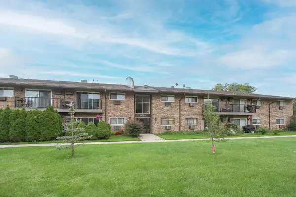 804 E Old Willow Road #105, Prospect Heights, IL 60070