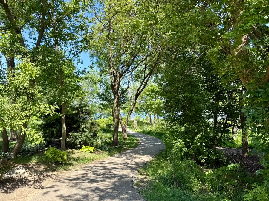 139 N Crooked Lake Lane, Lindenhurst, IL 60046 - #2