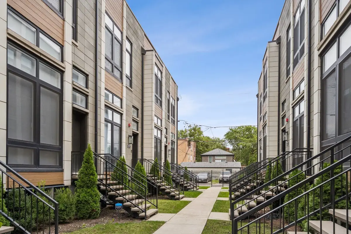 6209 S Ellis Avenue, Chicago, IL 60637 - #1