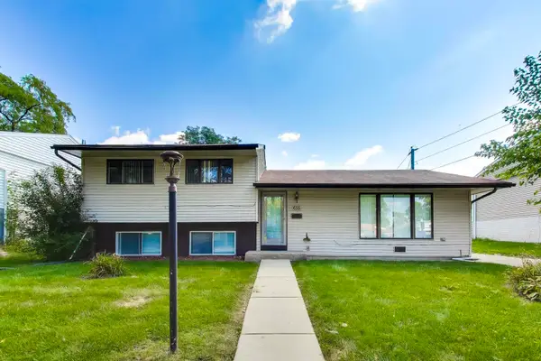 655 Thornwood Drive, Buffalo Grove, IL 60089