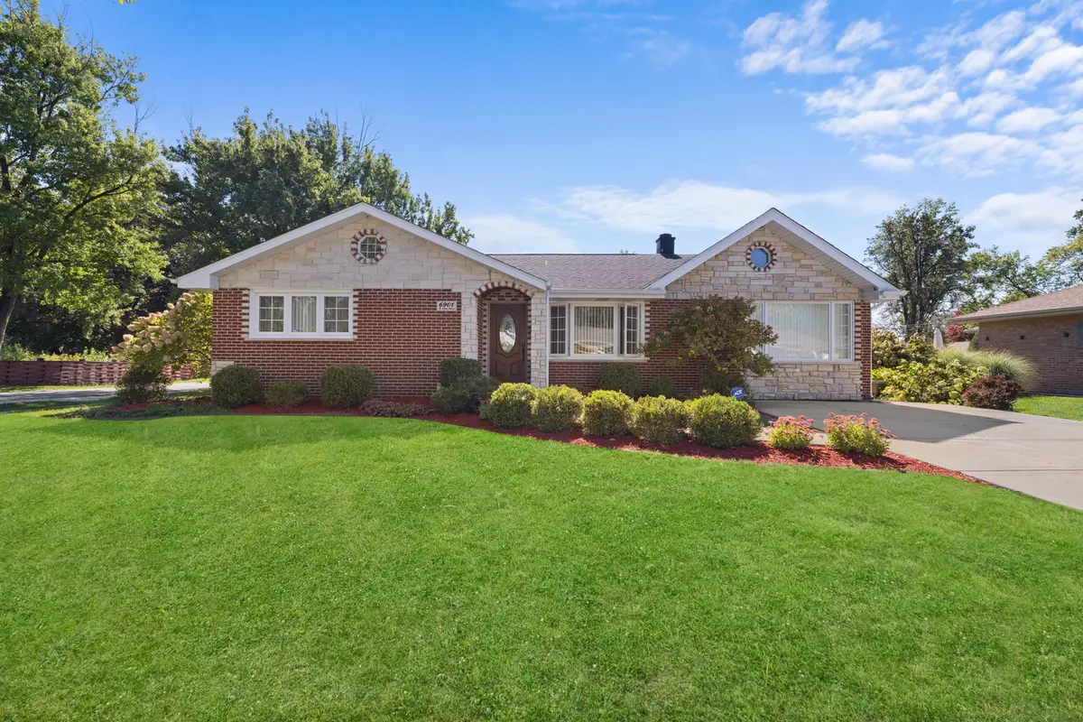 6901 W 115th Place, Worth, IL 60482 - #1