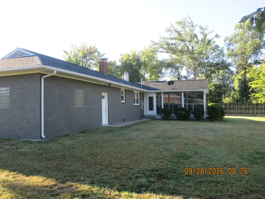 10 Lilac Drive, Centralia, IL 62801 - #3