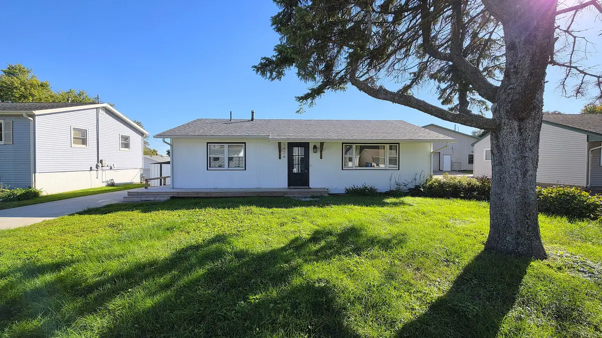 1426 Davenport Street, Le Claire, IA 52753 - #1