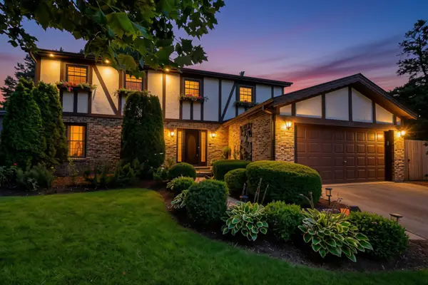 229 N Whispering Hills Drive, Naperville, IL 60540