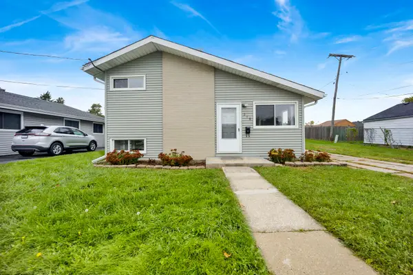 318 E Maple Avenue, Roselle, IL 60172