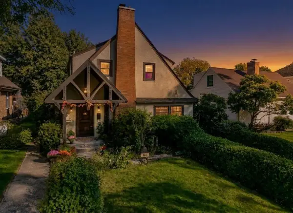 165 Forest Avenue, Glen Ellyn, IL 60137