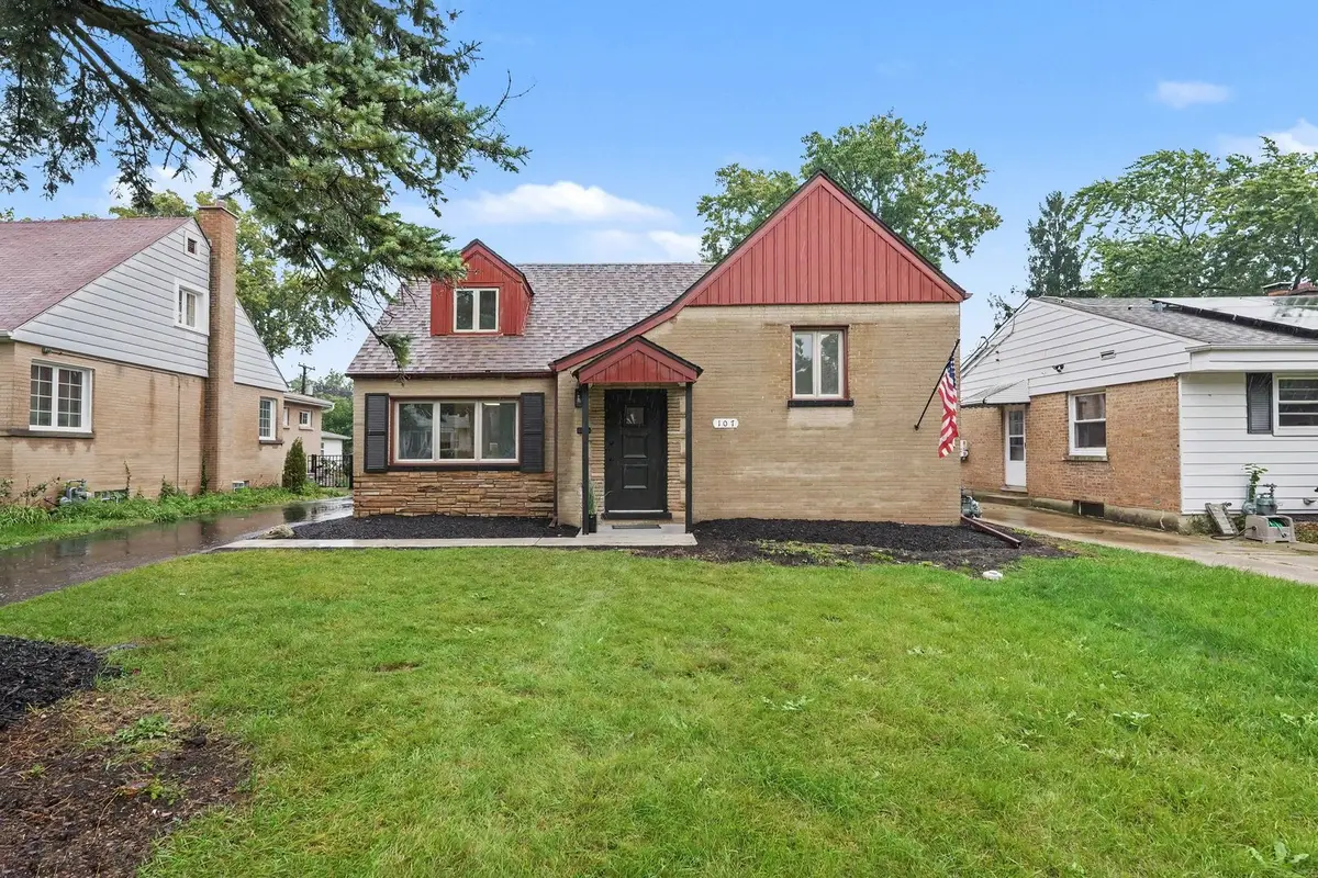 107 S Hi Lusi Avenue, Mount Prospect, IL 60056 - #1
