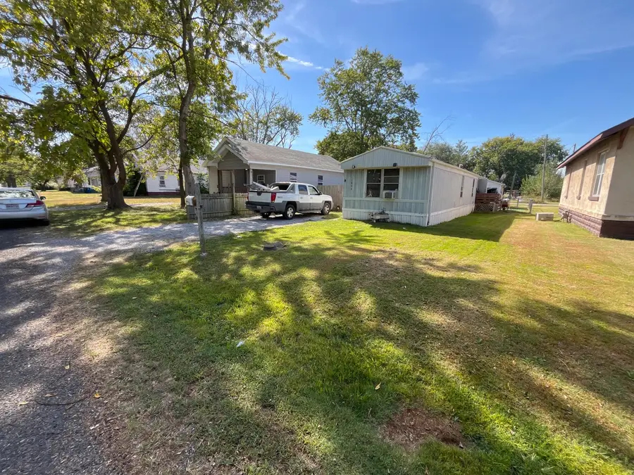 1004 Case Street, Centralia, IL 62801 - #2
