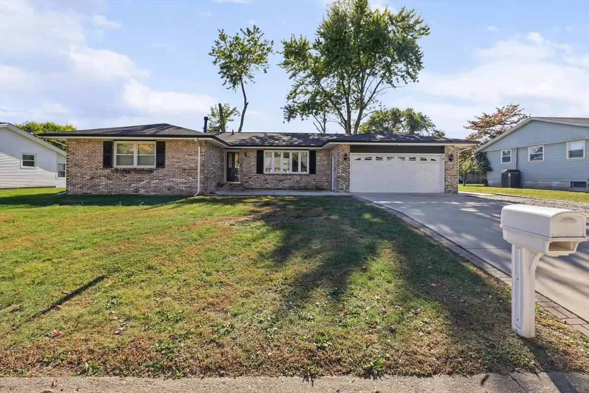 6 Hillcrest Drive, Tuscola, IL 61953 - #1