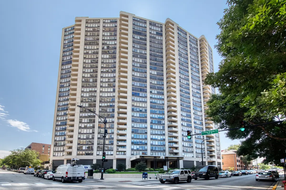 3930 N Pine Grove Avenue #2710, Chicago, IL 60613 - #1