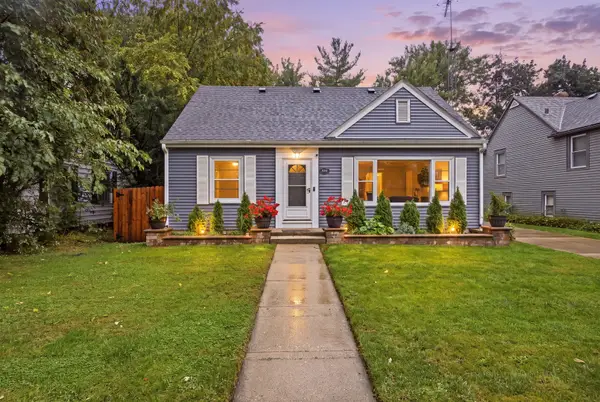 389 N Commonwealth Avenue, Elgin, IL 60123