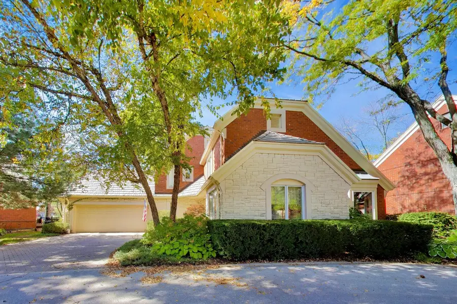 16 Regent Wood Road, Northfield, IL 60093 - #2