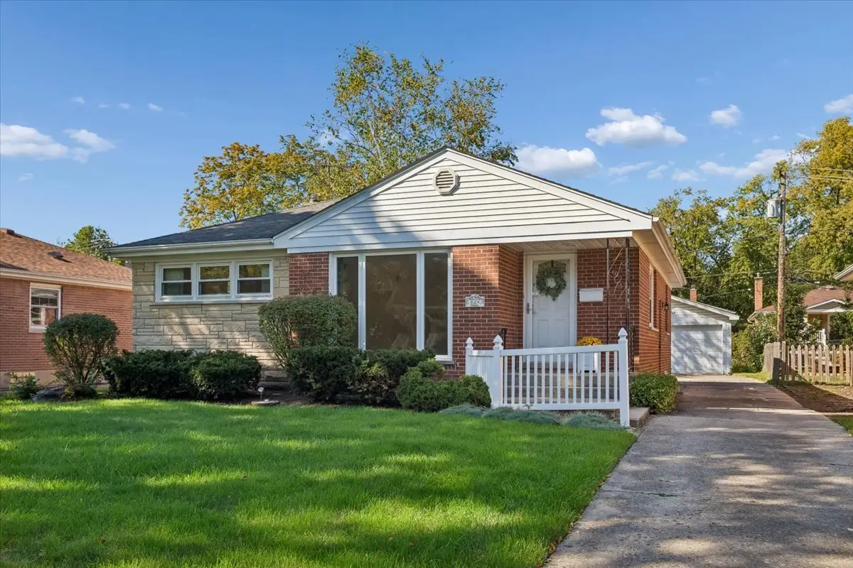 824 N Vail Avenue, Arlington Heights, IL 60004 - #1