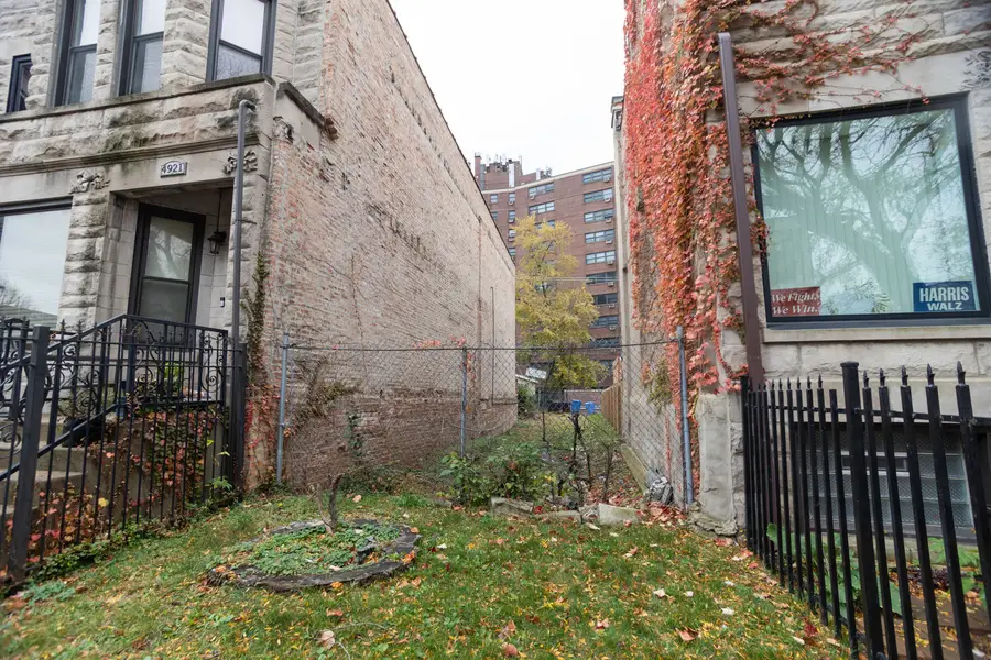 4923 S Champlain Avenue, Chicago, IL 60615 - #3