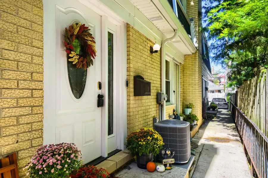 1410 W Sherwin Avenue #B, Chicago, IL 60626 - #2