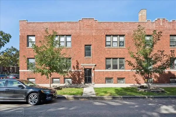 3318 W Byron Street #1, Chicago, IL 60618