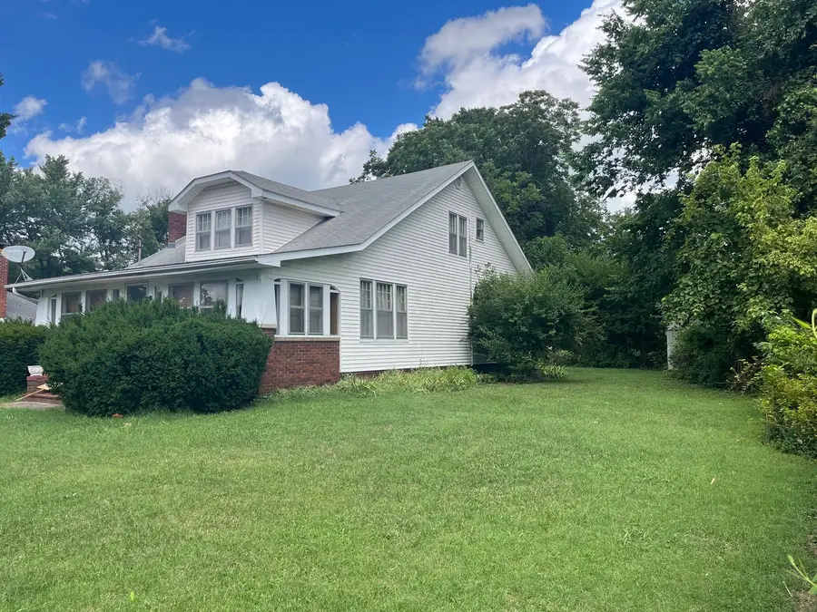 504 S Pennsylvania Avenue, Carterville, IL 62918 - #2