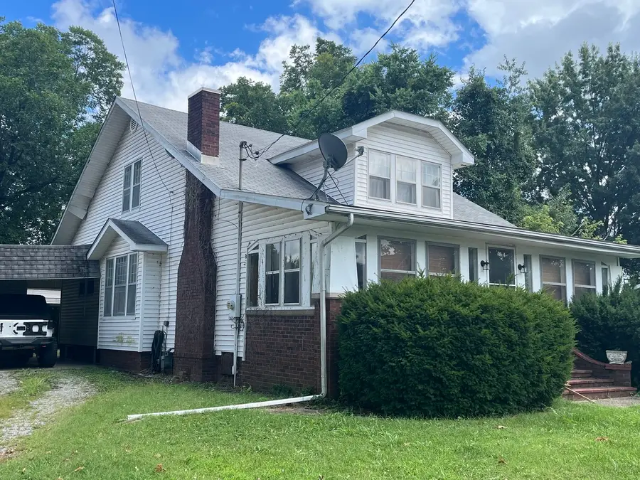 504 S Pennsylvania Avenue, Carterville, IL 62918 - #3
