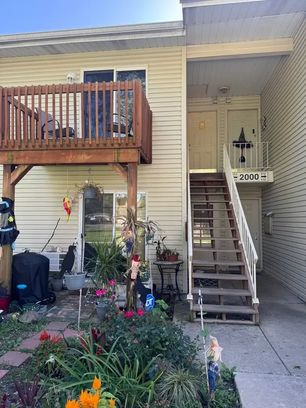 2000 Light Drive #211, Oswego, IL 60543