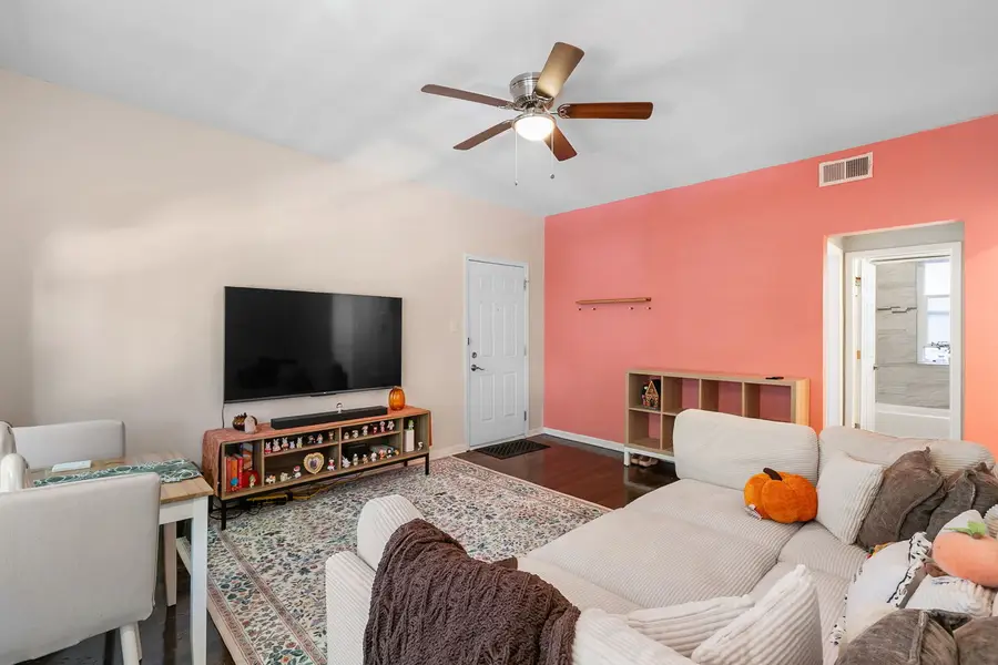 4857 N Lawndale Avenue #202, Chicago, IL 60625 - #3