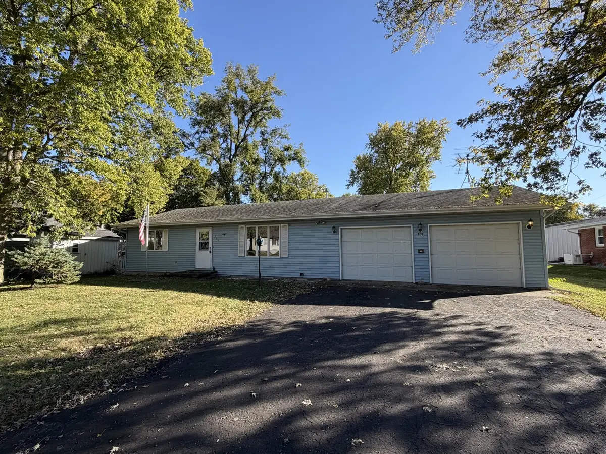 209 W North Street, McLean, IL 61754 - #1