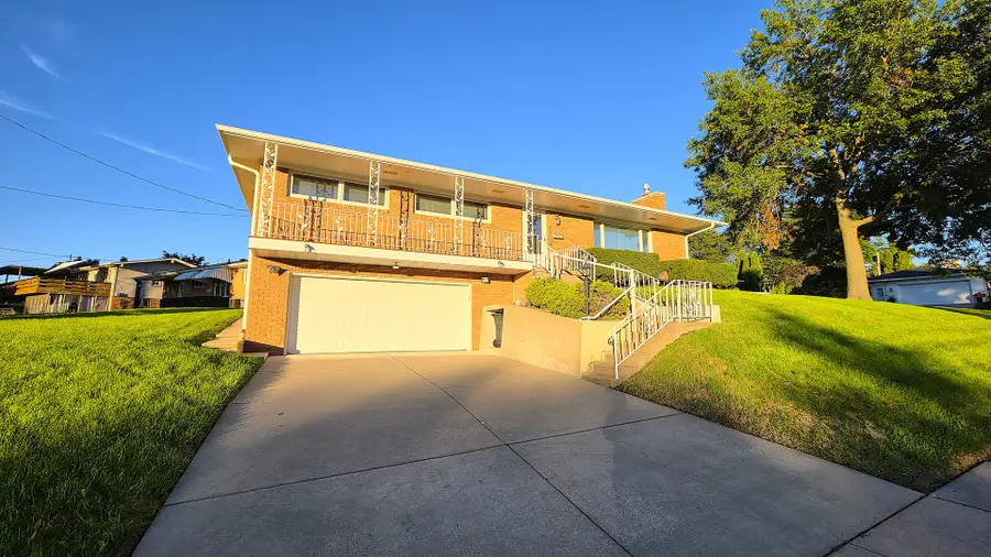 2214 W Hayes Street, Davenport, IA 52804 - #2