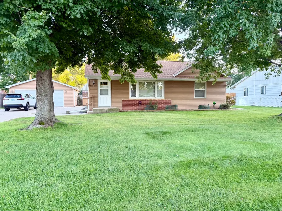 1101 4h Road, Ottawa, IL 61350 - #2