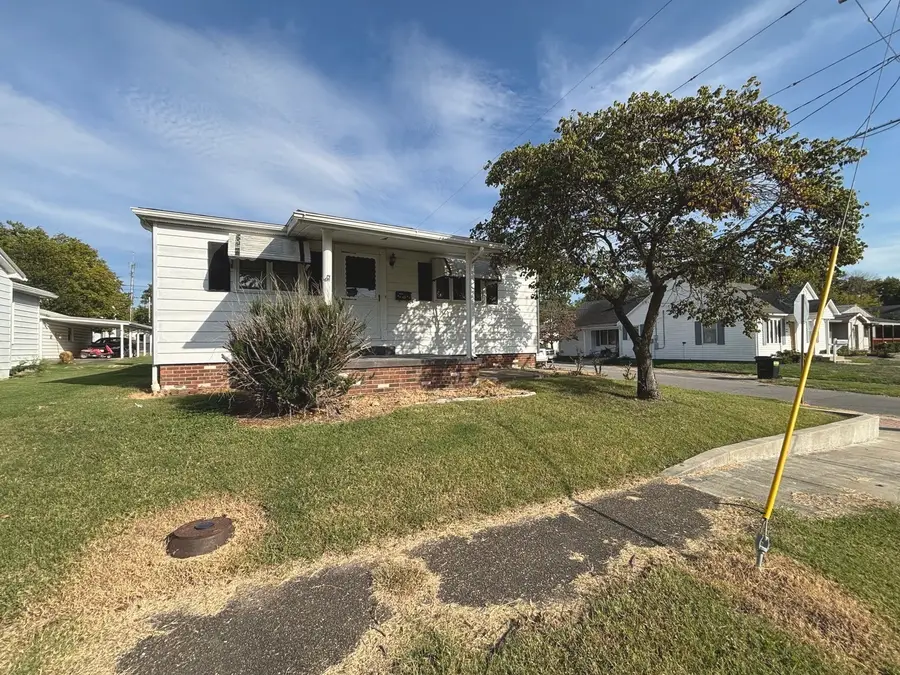 1020 S Ledford Street, Harrisburg, IL 62946 - #2