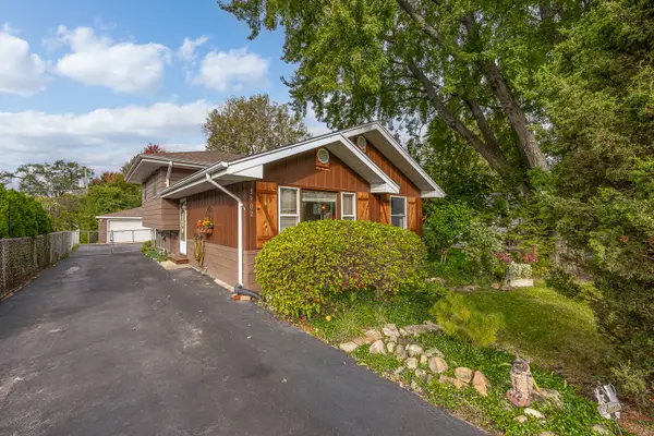 3902 N Adams Street, Westmont, IL 60559