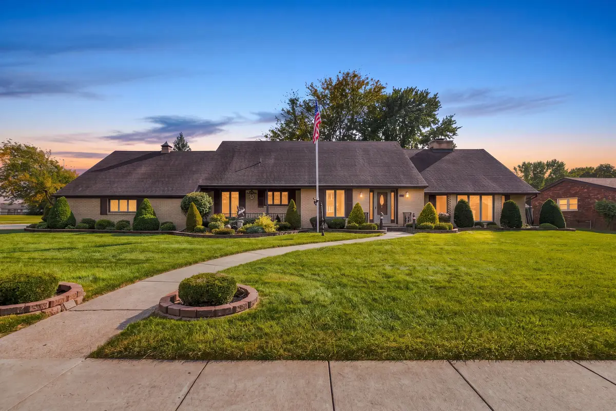 216 E Mcconaughy Avenue, Rochelle, IL 61068 - #1