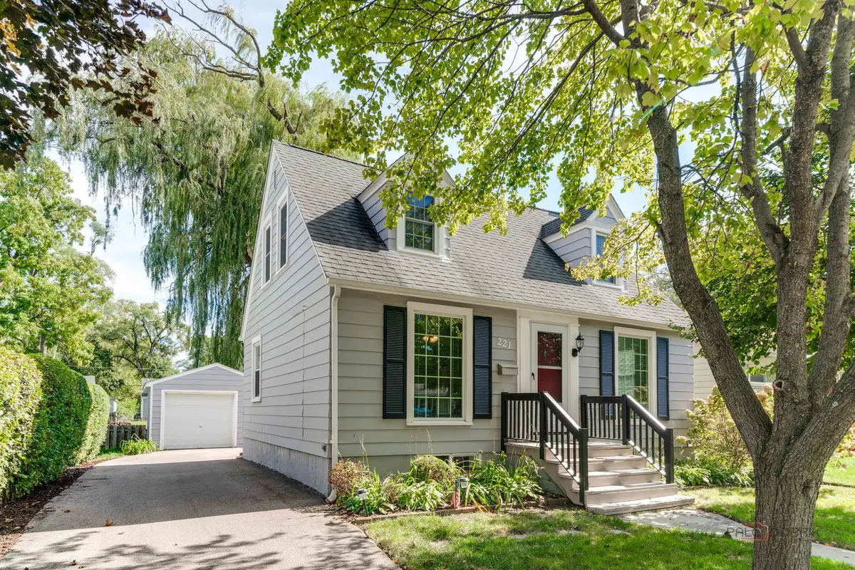 221 N Prairie Avenue, Mundelein, IL 60060 - #1