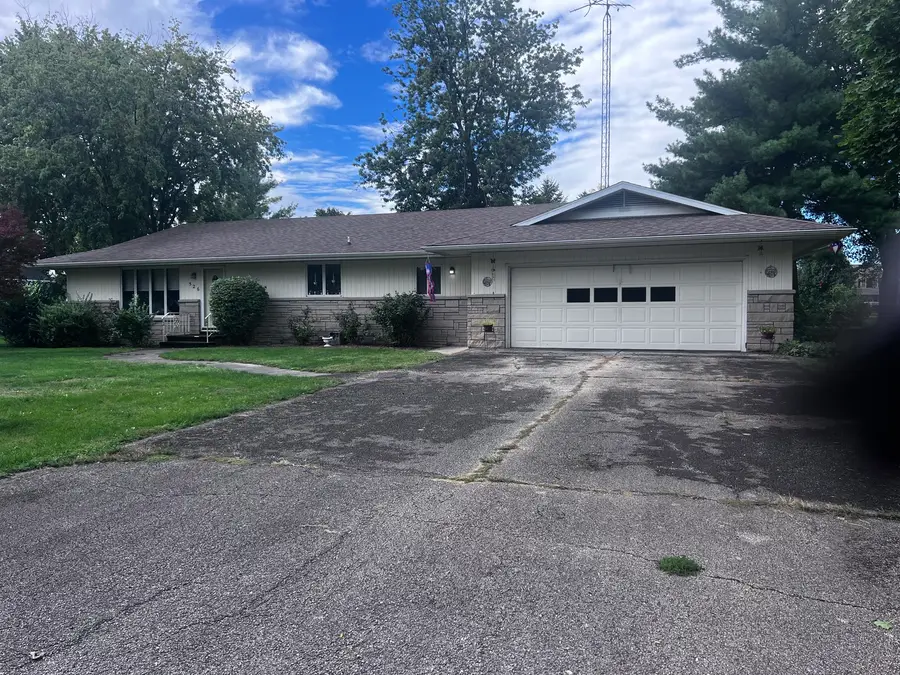 526 N 4th Street, Cissna Park, IL 60924 - #2