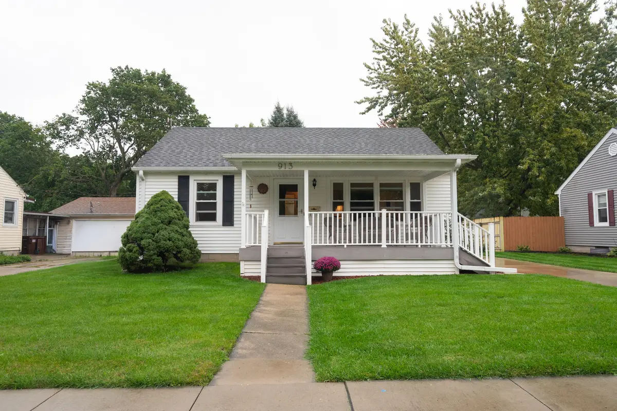 913 N 12th Street, Rochelle, IL 61068 - #1