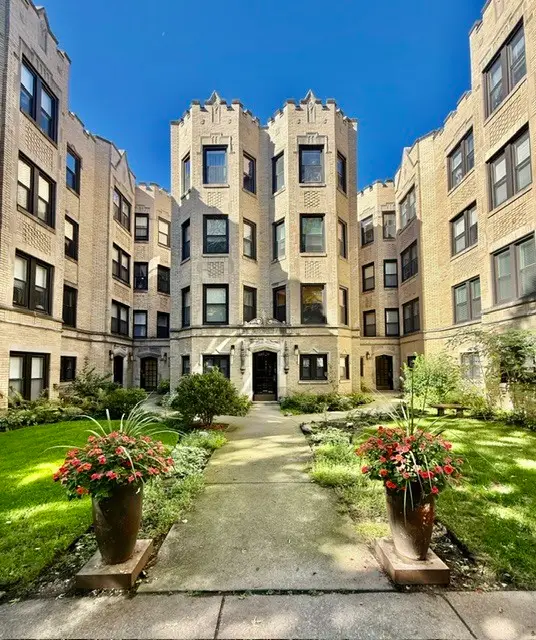 7074 N Wolcott Avenue #1, Chicago, IL 60626