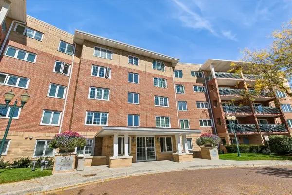 710 Creekside Drive #504, Mount Prospect, IL 60056