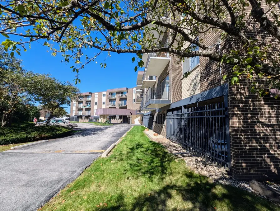 9820 S Pulaski Road #106, Oak Lawn, IL 60453 - #3