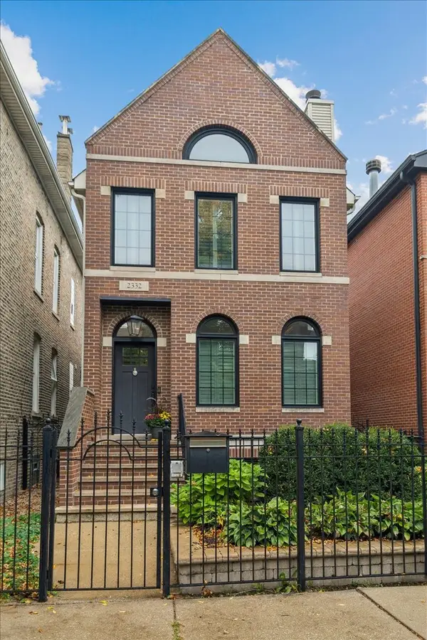 2332 W Dickens Avenue, Chicago, IL 60647