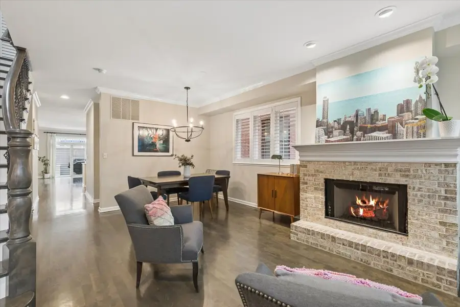 2332 W Dickens Avenue, Chicago, IL 60647 - #2