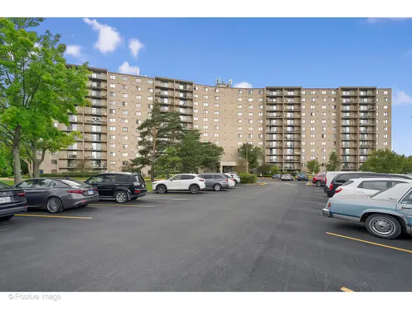 6340 Americana Drive #911, Willowbrook, IL 60527