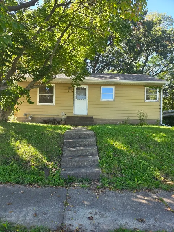 2324 N Sturdevant Street, Davenport, IA 52804