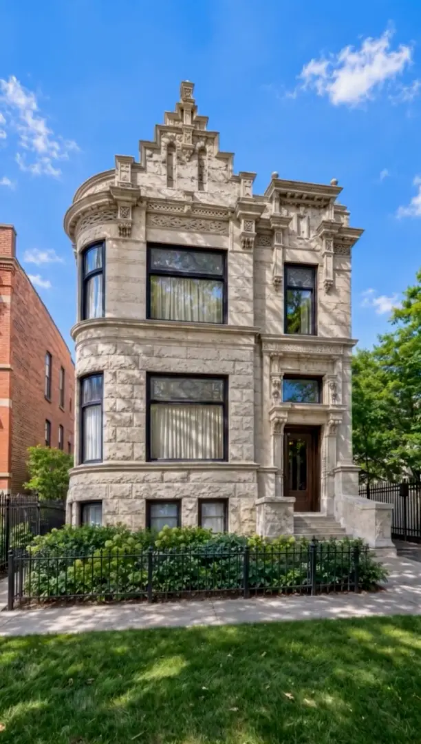 1648 N Leavitt Street, Chicago, IL 60647 - #1