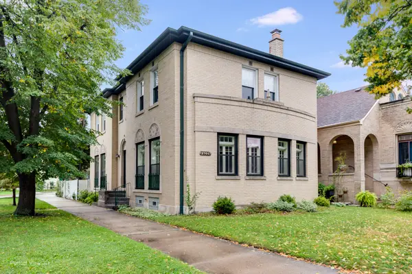 2701 W Farwell Avenue, Chicago, IL 60645