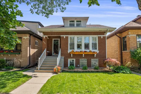 5523 W Pensacola Avenue, Chicago, IL 60641