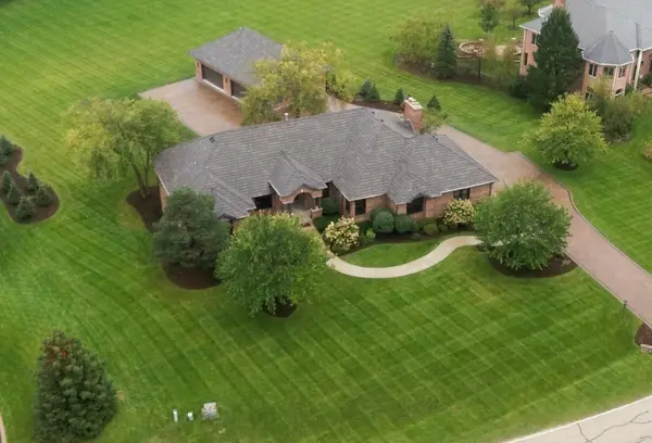 955 Livingston Lane, Inverness, IL 60010