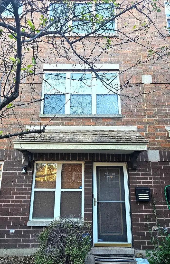 3951 W Ainslie Street #10, Chicago, IL 60625 - #2