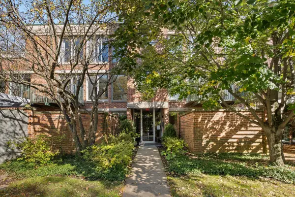 7030 Arbor Lane #302, Northfield, IL 60093