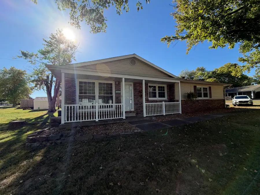 2909 Apple Avenue, Mount Vernon, IL 62864 - #2
