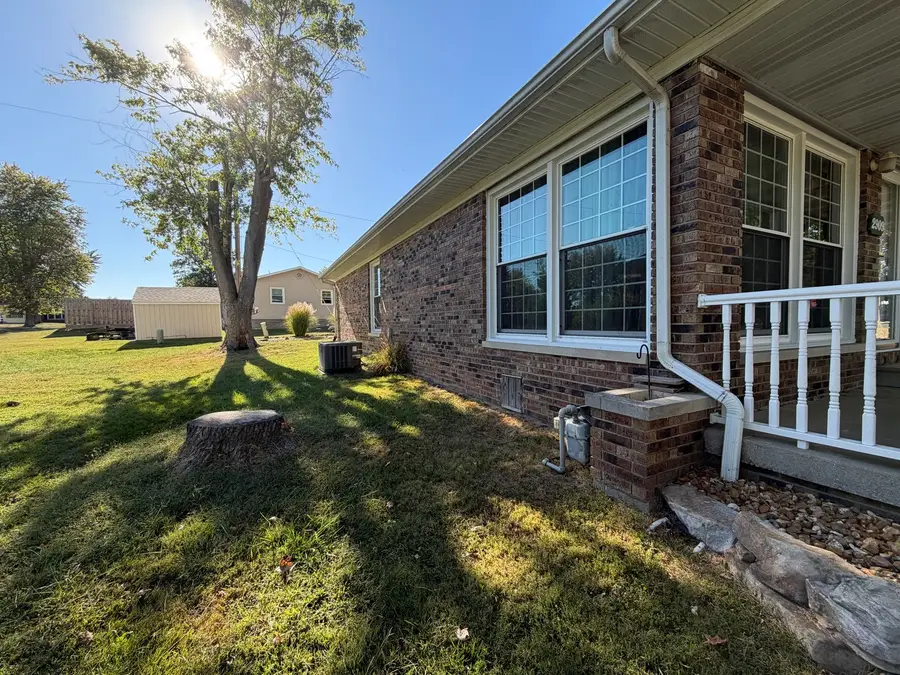 2909 Apple Avenue, Mount Vernon, IL 62864 - #3