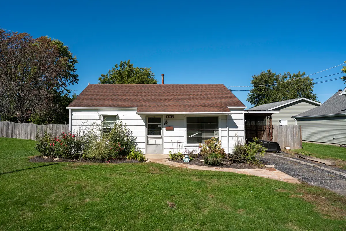 306 W Dearborn Street, Plano, IL 60545 - #1